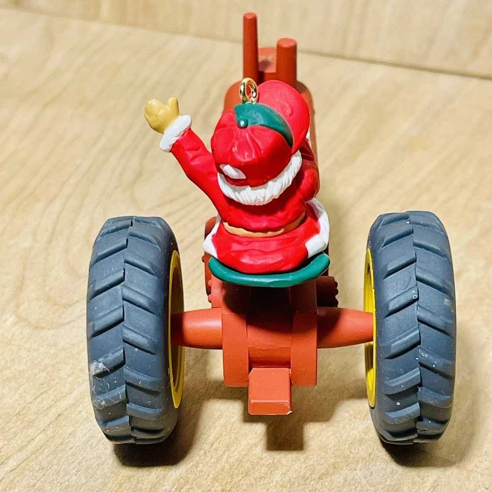 VTG 1994‎ Hallmark Keepsakes Ornament Here Comes Santa Makin Tractor Tracks